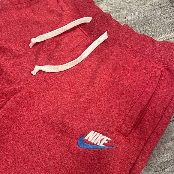 Nike Standard Fit/ At Knee Length Shorts- Size Medium- NWOT - Picture 3 of 8